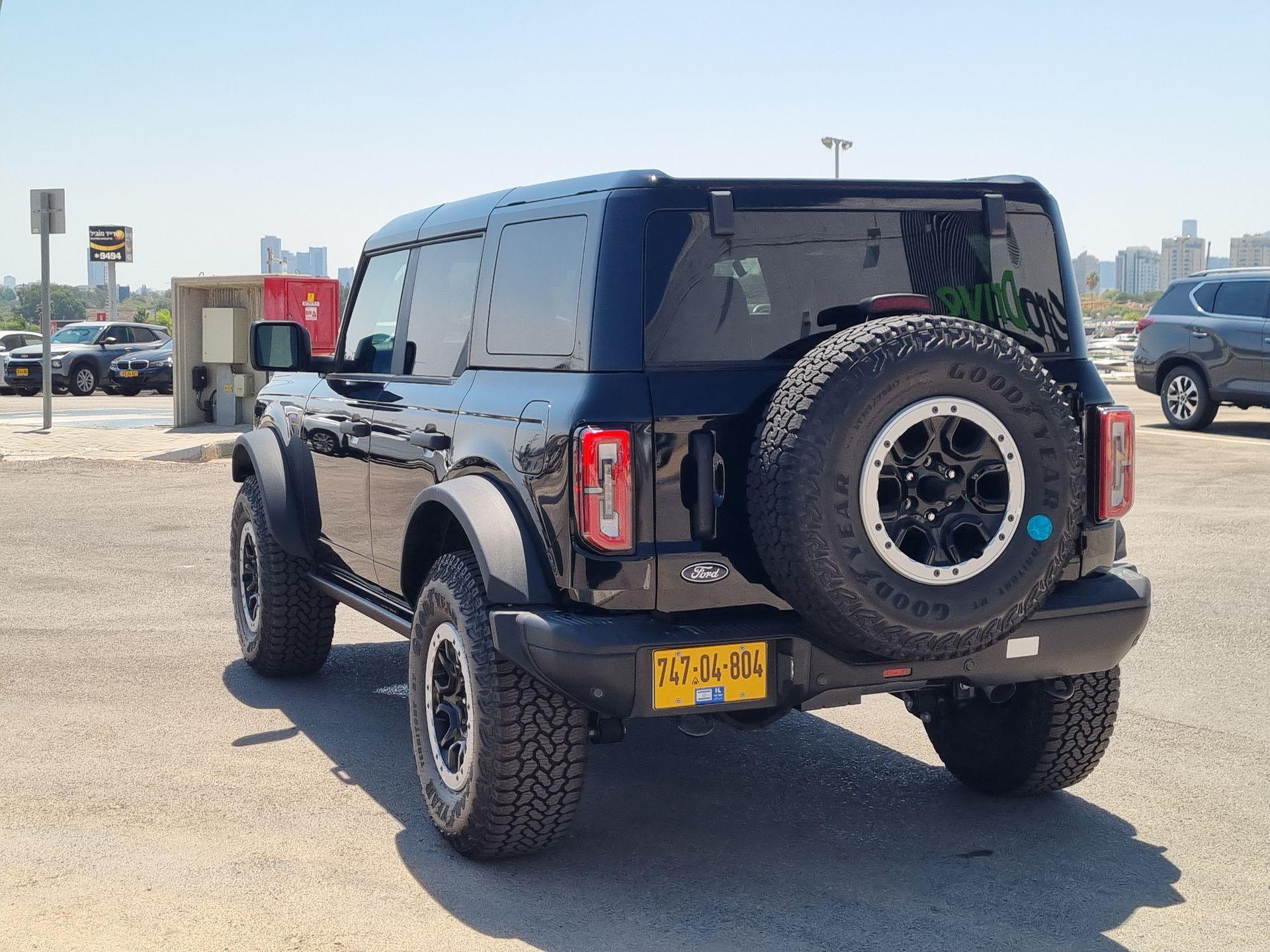 תמונה אחורית ימין